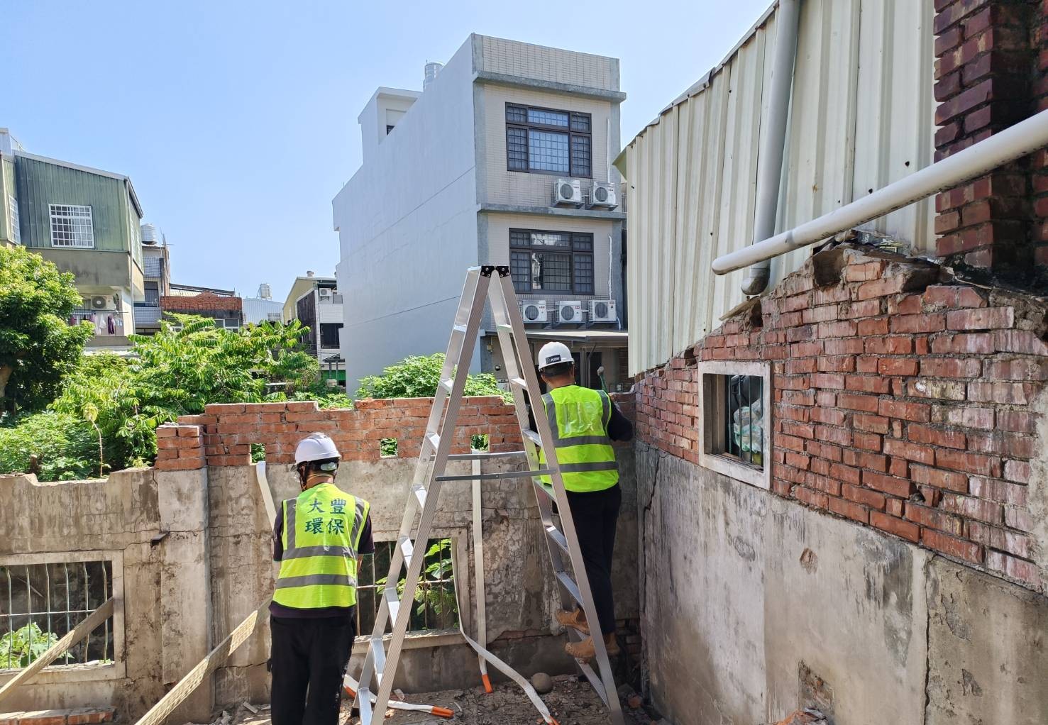 磚牆安全拆除與合法清運(brick wall demolition)